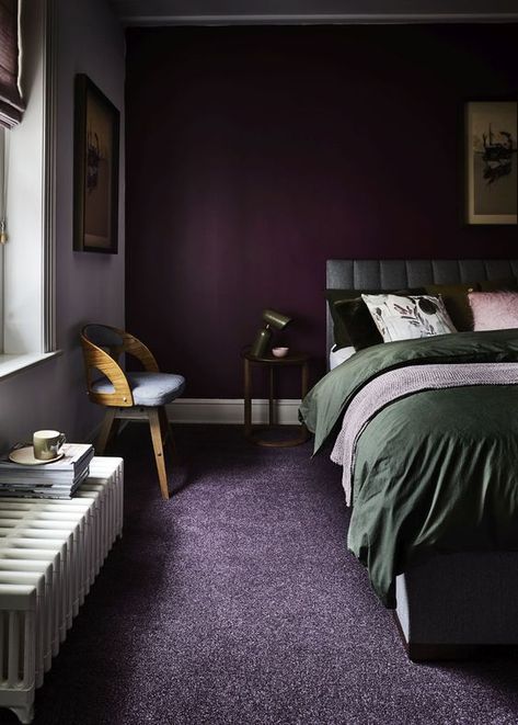 A gorgeous moody bedroom with a purple wall Dark Purple Bedroom, Bedroom Carpet Colors, Dark Interior Design, Purple Carpet, Purple Bedrooms, Purple Bedroom, Carpet Trends, Purple Rooms, Purple Walls