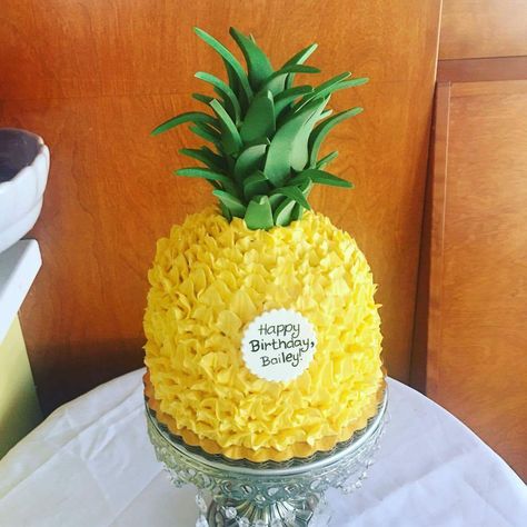 Pineapple buttercream and fondant birthday cake Birthday Buttercream Cake, Pineapple Buttercream, Pineapple Cake Decoration, Pineapple Birthday Party, Cake Pineapple, Fondant Cakes Birthday, Pineapple Theme, Pineapple Birthday, Pineapple Party