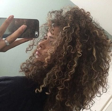 3b Hair, Highlights Curly, Highlights Curly Hair, Blonde Curls, Colored Curly Hair, Num Num, Natural Curly Hair, Curly Hair Inspiration, Beauty Goals