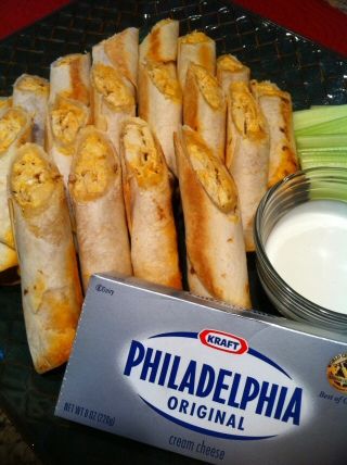 Buffalo Chicken Taquitos.....Used a ranch packet instead of mrs dash Buffalo Chicken Taquitos, Baked Buffalo Chicken, Chicken Taquitos, Buffalo Wings, Think Food, Football Food, Buffalo Chicken, Iftar, Finger Food