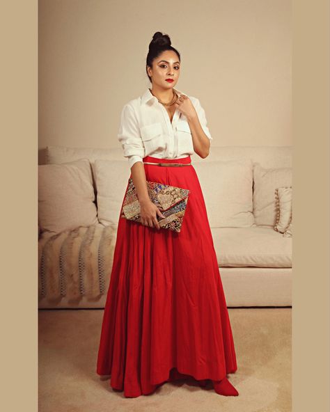 Classic White shirt + Lehenga Skirt. #valentines #vday #valentinesday #valentinesdaylook #valentinesdaymakeup #redlehenga #indowesternwear #indowesternoutfits #outfitideas Shirt And Lehenga Outfit, Desi Fusion, Indowestern Lehenga, Western Frocks, Red Skirt Outfits, Western Lehenga, Long White Shirt, Netted Blouse Designs, Diwali Outfits