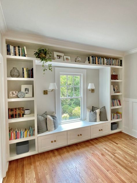 Bookcases Built Around Windows, Built In Bookcase Around Window, Bookcase Around Window, Built In Bookshelves Around Window, Built Ins Around Window, Built In Window Seat, Design Ložnic, Window Seat Design, Home Library Design