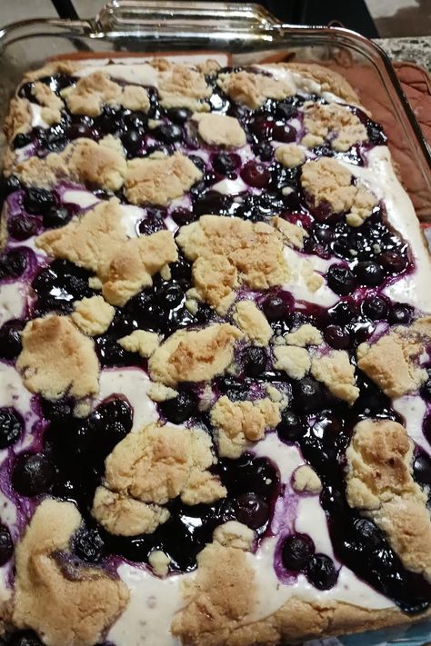 Frozen Wild Blueberry Recipes, Blueberry Cream Cheese Cobbler, Wild Blueberry Recipes, Baked Dessert, Blueberry Crisp, Cream Cheese Desserts, Delish Desserts, Crumble Cake, Blueberry Crumble