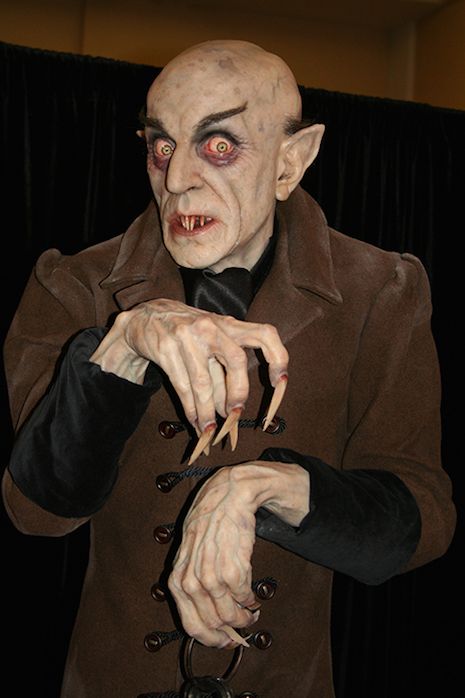 Life-sized sculpture of Nosferatu by master sculptor Mike Hill Count Orlok, Max Schreck, Classic Monster Movies, Lon Chaney, Monster Squad, Bela Lugosi, Film Horror, Famous Monsters, Scary Monsters