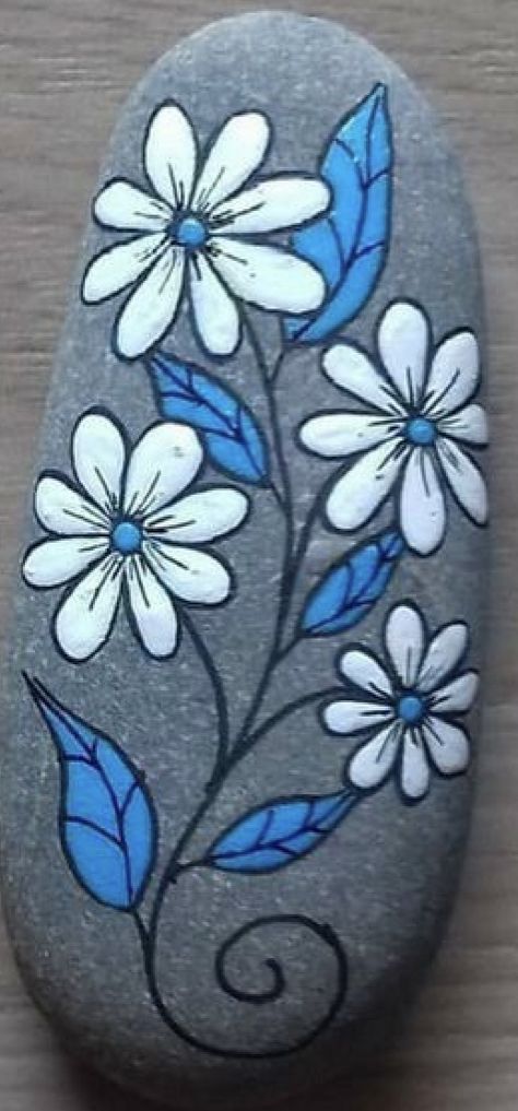 Painted Rocks For Sale, Top 10 Best Anime, Rock Painting Flowers, Painted Garden Rocks, Dnevna Soba, Rocks Painting, Black Rocks, Garden Rock Art, Rock Painting Tutorial