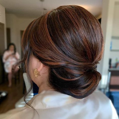 Low Bun Look With Highlights Grandma Of Bride Hair, Hairdo For Mom Of The Bride, Mom Bride Hairstyles, Wedding Updos For Mother Of The Bride, Mother Of The Bride Hair Updo Classy, Hair Styles For Mother Of The Groom, Bride Hairstyles 2023, Mother Of The Groom Hairstyles Over 50, Mother Of The Bride Hair Updo