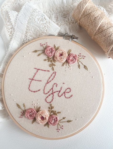 Custom Name Embroidery Floral Hoop Art- Made to Order! **Please add the name you require stitched on to the hoop. All hoops are hand-embroidered on to a high quality linen/cotton blend fabric in a 7 inch embroidery hoop. Embroidery hoops can be used for nursery/home decor, birth announcements or as a thoughtful gift. Hoops look great propped on a shelf or bookcase and can also be hung on the wall. This design is completely customisable. If you wo Floral Name Embroidery, Embroidery Nursery, Embroidery Hoop Nursery, Wedding Embroidery Hoop, Vintage Embroidery Transfers, Embroidery Hoop Wall Art, Wedding Embroidery, Diy Embroidery Designs, Name Embroidery