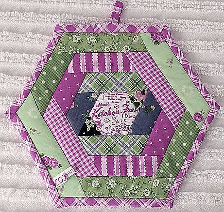 Hexagon Potholder Pattern, Hexagon Trivet Free Pattern, Free Potholder Patterns Sewing Quilted Potholders, Log Cabin Potholders, Hexagon Trivet, Hanging Mugs, Hexie Quilts Patterns, Log Cabin Quilt Pattern, Mug Rug Patterns