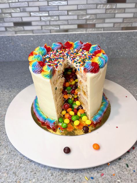 Fun Rainbow Candy Surprise Cake Tutorial - The Mom Touch Candy Spill Cake, Cake With Candy In The Middle, Candy Stuffed Cake, Surprise Cakes Inside, Candy Surprise Cake, Surprise Cake Inside Candy, Nailed It Cakes Ideas, Surprise Cake Ideas, Cake Walk Ideas