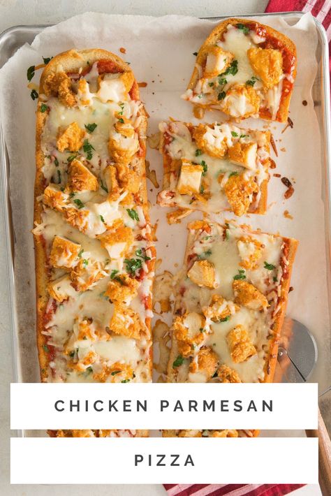 Chicken Parmesan Garlic Bread Chicken Parm Garlic Bread, Garlic Bread Dinner Ideas, Garlic Bread Chicken, Chicken Garlic Bread, Chicken Parmesan Pizza, Pizza Seafood, Vegetables Pizza, Foods Chicken, Recipes With Parmesan Cheese