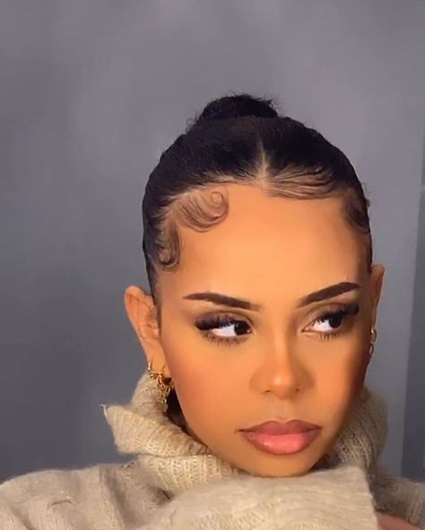 Middle Hair, Natural Hair Bun Styles, Sleek Ponytail Hairstyles, Sleek Bun, Short Braids, 90s Hairstyles, Short Straight Hair, Hot Hair Styles, Face Card