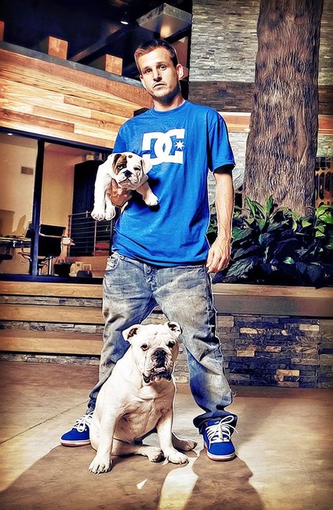 Rob Dyrdek, English Bulldogs, Fav Celebs, Man Crush, Famous Celebrities, English Bulldog, Suit And Tie, Painting Style, Skateboarding