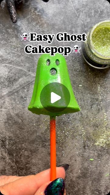 Johany Torres | Cakesicle Instructor on Instagram: "Halloween cakepops done the easy way! 👻💚

If you struggle with cakepops this hack is for you!  All you need is this super cute ghost mold (link in bio) and coat it with whatever color chocolate you want to use, fill it with cake, add a popsicle stick, and freeze for 15 minutes!  I used an edible marker to color the eye black!  Try it out 💀 

#cakepoptutorial #cakepopart #spookycute #halloweentreats #halloweentreat #halloweenpartyideas #halloweendesserts #spookyvibes #cakepopsofinstagram #" Ghost Cake Pops, Halloween Cakepops, Ghost Mold, Cake Pop Tutorial, Ghost Cake, Halloween Mold, Cake Pop Molds, Popsicle Stick, Halloween Desserts