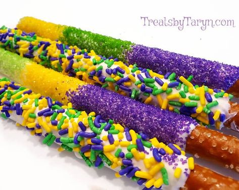 Mardi Gras Theme Birthday Cake, Mardi Gras Snacks, Mardi Gras Treats, Mardi Gras Desserts, Shrimp Ramen, Pumpkin Cake Pops, Mardi Gras Party Ideas, Mardi Gras Party Decorations, Mardi Gras Birthday