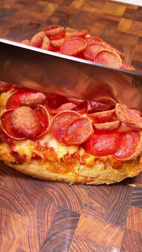 French Bread Pizza 👀 🔥 #pizza #frenchbread #snacks #pepperoni #garlicbread #garlicbutter #FingerFood #appetizer #snackideas #latenight #asmr #foodasmr #asmrvideo | Cookingintheyard | Cookingintheyard · Original audio Pizza Type Recipes, French Bread Pizza, Diy Cooking, Craving Pizza, Bread Pizza, Vegetarian Pizza, Pizza Recipes Homemade, Dessert Pizza, Pizza Rolls