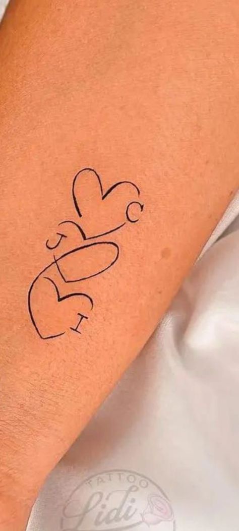 Aunt Tattoo Ideas Niece And Nephew, Hearts With Initials Tattoo, Mum Tribute Tattoo, 3 Interlocking Hearts Tattoo, Family Of Three Tattoo Ideas, Tatoos For Kids Mom, Triple Heart Tattoos For Women, Heart Tattoo For Kids, Tattoos For Aunts