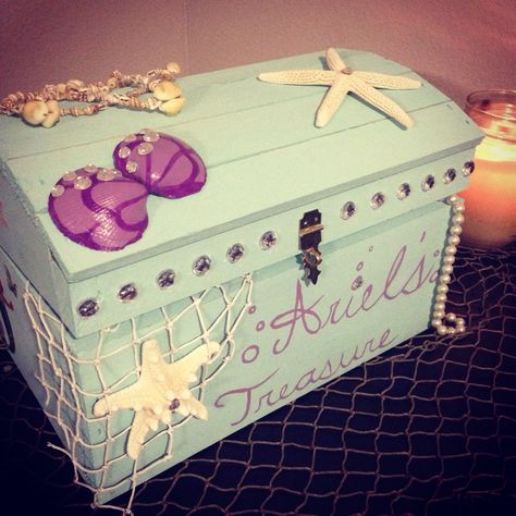 Mermaid Treasure chest Little Mermaid Bedroom, Sea Bedrooms, Under The Sea Decorations, Mermaid Bedroom, Mermaid Nursery, Mermaid Room, Sea Decor, Mermaid Baby Showers, Little Mermaid Birthday