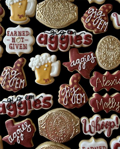 Aggie Ring Dunk Cookies, Aggie Ring Day Cookies, Texas A M Ring Dunk Party, Tamu Ring Day, Ring Dunk Pitcher Texas A&m, Aggie Ring Dunk Party Ideas, A&m Graduation Party, Ring Dunk Party Ideas, Aggie Cookies