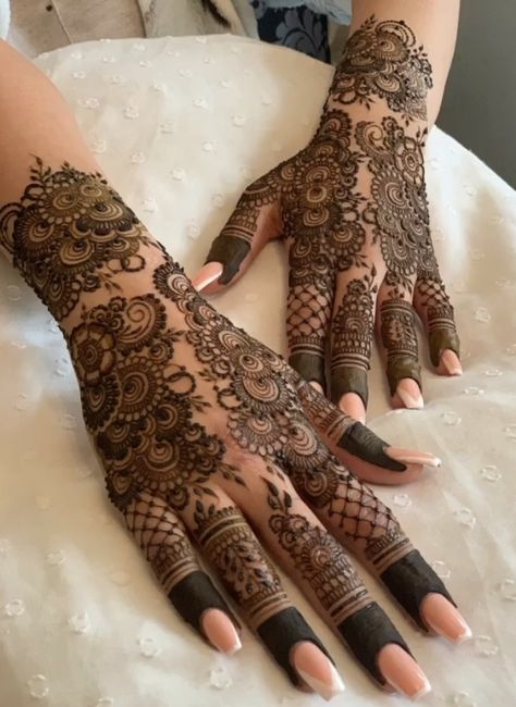 Mehdi Degine, Finger Mehndi Style, Finger Henna Designs, Henna Tattoo Designs Hand, Latest Henna Designs, Simple Mehndi Designs Fingers, Pretty Henna Designs, Full Mehndi Designs, Henna Tattoo Designs Simple