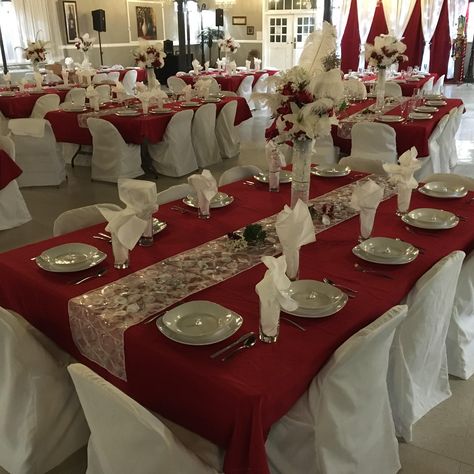 Red Quinceanera Ideas, Cooper Wedding, Burgundy Decor, White Silver Wedding, Team Decor, Burgundy Wedding Cake, Red Quince, Red Wedding Decorations, Gala Themes