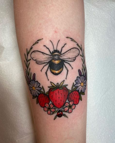 Red Bee Tattoo, Girly Leg Sleeve Tattoo, Strawberry And Bee Tattoo, Bee And Fruit Tattoo, Bee Strawberry Tattoo, Strawberry Knee Tattoo, Traditional Style Strawberry Tattoo, Wild Strawberries Tattoo, Yet Tattoo