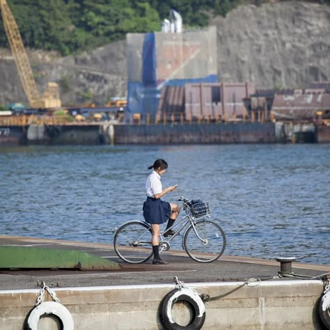 Japanese Bike Aesthetic, Biking Aesthetic, Ulzzang Short Hair, Bike Aesthetic, Photo Composition, Japan Aesthetic, Bicycle Girl, Japan Girl, Girl Short Hair