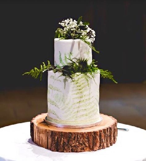 Painted ferns wedding cake Wedding Cake Foliage, Wedding Cake Painted, Fern Wedding Decor, Wedding Cake Winter, Ferns Wedding, Surf Wedding, Cake Winter, Fern Wedding, Painted Wedding Cake