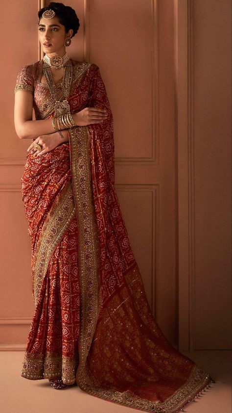 Royal Saree Look For Reception, Indian Royal Outfits, Royal Saree Look, Tarun Tahiliani Saree, Tarun Tahiliani Lehenga, Tarun Tahiliani Bridal, Royal Saree, Marriage Outfit, Latest Bridal Lehenga Designs