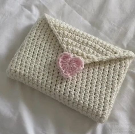 Mode Crochet, Crochet Shop, Beginner Crochet Projects, Fun Crochet Projects, Book Sleeve, Crochet Books, My Posts, Diy Crochet Projects, Love Letter