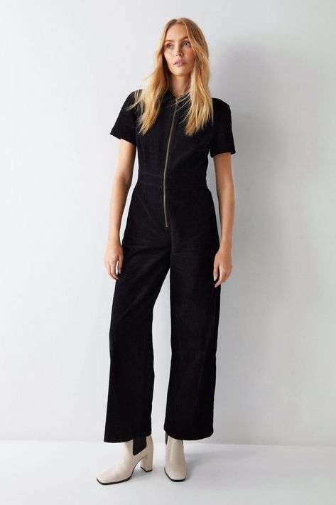 Corduroy Jumpsuit, Minimal Jewellery, Short Sleeve Jumpsuit, Smart Casual Look, Colorful Jumpsuit, Corduroy Shorts, Jumpsuit Outfit, Short Sleeve Jumpsuits, Jumpsuit With Sleeves