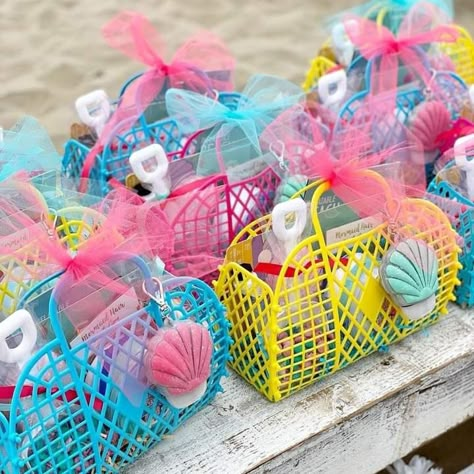 Under The Sea Party Favors Goody Bags, Little Mermaid Pool Party, Flamingo Pool Party, Mermaid Theme Birthday Party, Ariel Birthday, Tema Disney, Pool Birthday, Little Mermaid Birthday, Summer Birthday Party