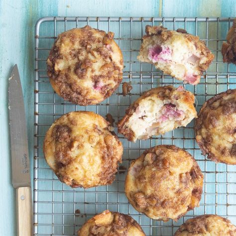 Rhubarb Streusel Muffins Rhubarb Streusel Muffins, Strawberry Rhubarb Muffins, Rhubarb Scones, Recipes Muffins, Rhubarb Bread, Classic Coffee Cake, Rhubarb Muffins, Streusel Muffins, Muffin Streusel