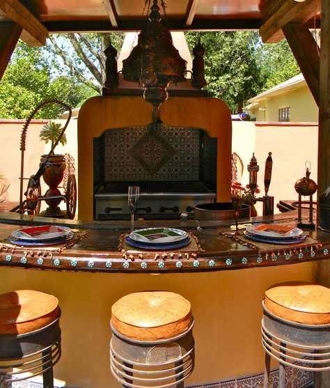 Outdoor Mexican Kitchen, Mexican Outdoor Kitchen, Mexican Style Homes, Outdoor Kitchen Bars, Outdoor Kitchen Ideas, Mexican Kitchens, Mexican Home Decor, Tuscan Kitchen, Outdoor Kitchen Design Layout