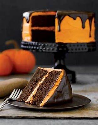 Chocolate Pumpkin Cake #pumpkincake #fallcake #falldesserts Halloween Cake Recipes, Halloween Torte, Chocolate Pumpkin Cake, A Slice Of Cake, Pumpkin Cake Recipes, Slice Of Cake, Chocolate Pumpkin, Halloween Sweets, Halloween Cake