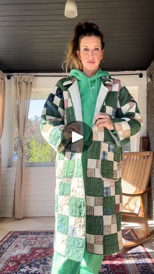 Quilt Jacket Pattern Diy, Quilted Jacket Pattern Diy, Quilted Coat Outfit, Quilt Jacket Pattern, Blanket Coat, Quilt Jacket, Quilted Coat, Coat Patterns, Coat Outfits