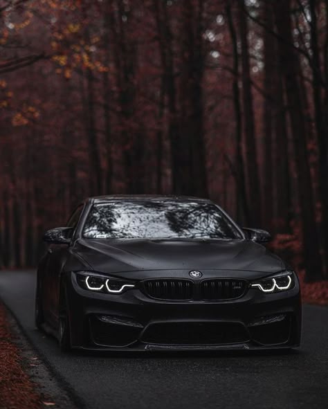 Bmw Sports Car, Black Bmw, Dream Cars Bmw, Car Tattoo Design, Bmw Wallpapers, Cars Bmw, Aesthetic Car, Car Organization, Car Organizer