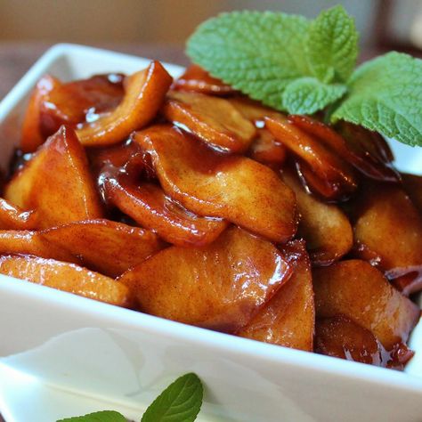 Southern Fried Apples Southern Fried Apples Recipe, Southern Fried Apples, Lemon Cookies Easy, Fried Apples, Cooked Apples, Fruit Dishes, Quick Desserts, Granny Smith Apples, Southern Recipes