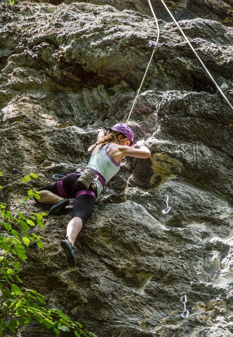 Rock Climbing in Rumney, New Hampshire Rock Climbing Tips, Climbing Tips, Lead Climbing, Rope Climb, Camp Rock, Sport Climbing, Outdoor Climbing, Extreme Sports, Go Camping