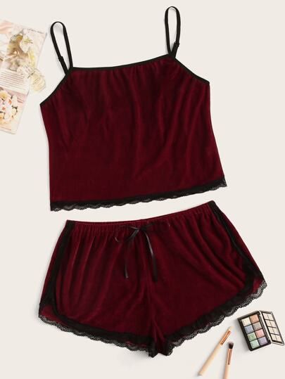 Para saber mais sobre o Conjunto de pijama de veludo com acabamento em renda em SHEIN.✓R$15 Off NO PRIMEIRO PEDIDO✓Mais de 500 atualizações diarias Lace Trim Cami Top, Pyjama Satin, Satin Romper, Cute Sleepwear, Plus Size Pajamas, Lace Trim Cami, Bardot Dress, Cute Pajamas, Lace Lingerie Set