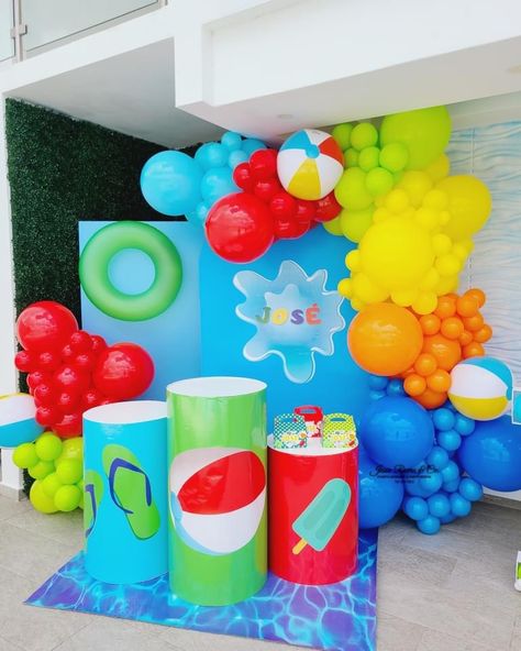 Pool Party Backdrop, Sunshine Birthday Theme, Birthday Chart Classroom, Pool Party Cakes, Baby Birthday Party Theme, Splash Party, Pool Party Favors, Tropical Party Decorations, Birthday Party Background