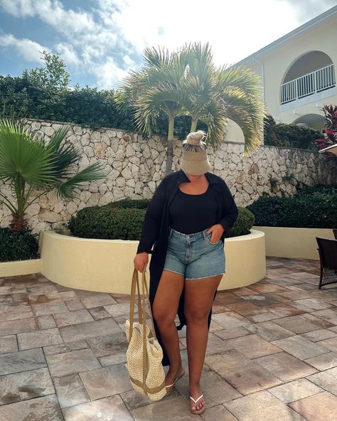 Last beach day ☀️ Hat & Bag: @sandiegohatcompany Shorts: @abercrombie Swimsuit: @aerie Comment LINK to get the link & sizing info sent to your DM’s! Follow @styledandtaylered for more curvy style inspo ✔️ Beach outfit Outfit Inspo Fashion Style Curve fashion Plus Size Fashion vacation fashion Fashion Inspo Outfit inspiration resort wear #outfitinspo #plussizefashion #curvystyle #outfitinspiration #curvyoutfit #outfitideas #beachoutfit #beachstyle #tallfashion #curvyblogger #pl... Cancun Outfits Vacation Plus Size, Carribean Vacation Outfits Plus Size, Plus Size Swimsuit Outfit, Plus Size Beach Outfits Vacations, Plus Size Vacation Outfits, Vacation Chic, Chubby Girl Fashion, Women Beach Outfits, Plus Size Beach Outfits