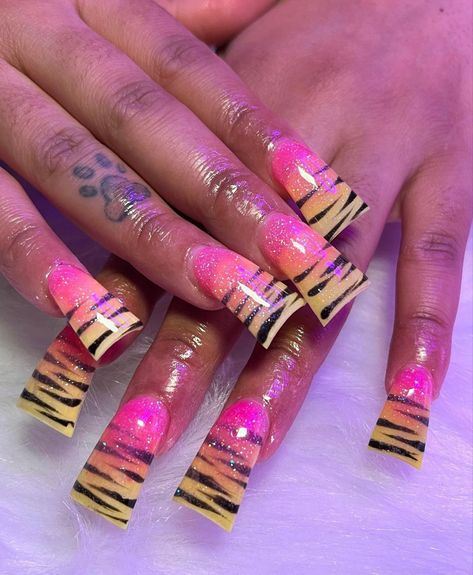 Cool Nails Y2k, Wide Duck Nails, Yellow Duck Nails, Pink And Green Duck Nails, Duck Nails Gyaru, Nails Zebra Print, Duckies Nails Y2k, Y2k Nails Cheetah, Lepord Print 2000s Nails