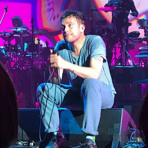 Blur Concert, Damon Albarn, Blur Photo, Cool Poses, Gorillaz, Blur, Concert