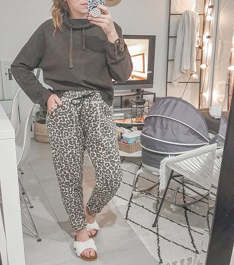 Leopard joggers are everything Leopard Joggers Outfit, Neon Festival Outfit, Philippines Outfit, Kentucky Derby Outfit, Patterned Pillows, Edgy Dress, Sporty Street Style, Derby Outfits, Old Outfits