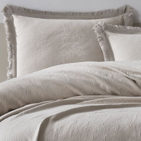 Experience timeless elegance and comfort with our Grace bedspread set. Immerse yourself in luxury with 100% cotton craftsmanship.

#bedspreadsets #100percentcotton #posteljina #bedroomdecor #homedecorstore #newhomeowners #newhome #luxurybedlinen #oakandolive #oakandolivestore #zagreb #beddingsets Bed Linens Luxury, Bedspread Set, New Homeowner, Zagreb, Home Decor Store, Bed Spreads, Bedding Sets, Timeless Elegance, New Homes