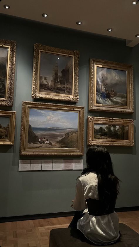 Poses museum Museum Inspo Pics, Art Museum Aesthetic Poses, Photos In Museum Aesthetic, Museum Ig Pics, Pictures In Museums Aesthetic, Museum Photography, Graduation Pic Ideas, Philippine Art, Grad Photoshoot