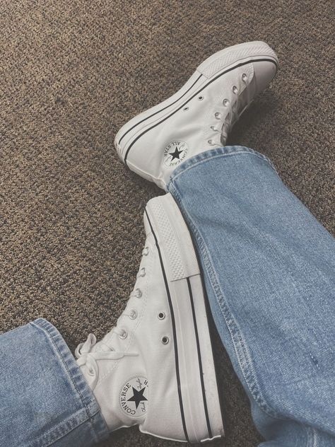 Jeans And Converse, Platform Converse, White Converse, Converse Sneakers, Converse Shoes, Athletic Shoes, Converse, Sneakers, White