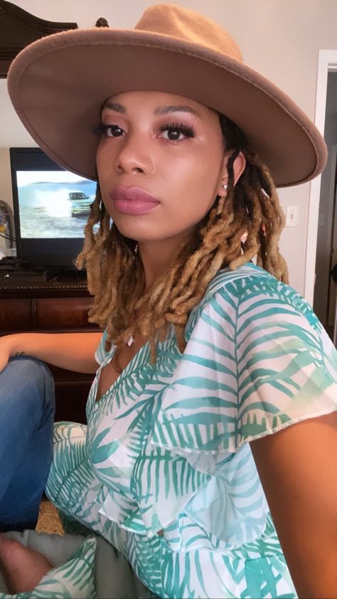 Braids With Fedora Hat, Fedora With Locs, Locs With Fedora Hat, Hats On Locs, Fedora Hat With Locs, Hats For Locs, Hats For Locs Black Women, Cowboy Hat With Locs, Locs With Hats Women