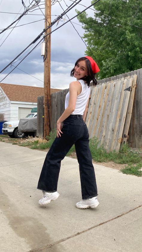 Red Bandanna Outfit, 90s Bandana Outfit, Bandanna Outfits, Red Bandana Outfit, Style Language, Flare Leggings Outfit, Bandana Outfit, 90's Aesthetic, Leggings Outfit Summer