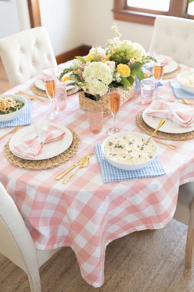 Sweet blue and pink Easter tablescape and DIY low Easter centerpiece designed by blogger Stephanie Ziajka on Diary of a Debutante! Click through for more Easter tablescape decor, spring centerpiece ideas, and Easter table setting ideas, plus tips for making hosting Easter dinner easier than ever with Hy-Vee pre made Easter meals! [AD] #easter #tablescape #centerpiece #easterdinner #eastertable Easter Tea Party Food, Easy Easter Dinner Ideas, Easter Lunch Table, Preppy Easter, Easter Hosting, Bunny Napkin Rings, Easter Meals, Easter Dinner Party, Hosting Easter